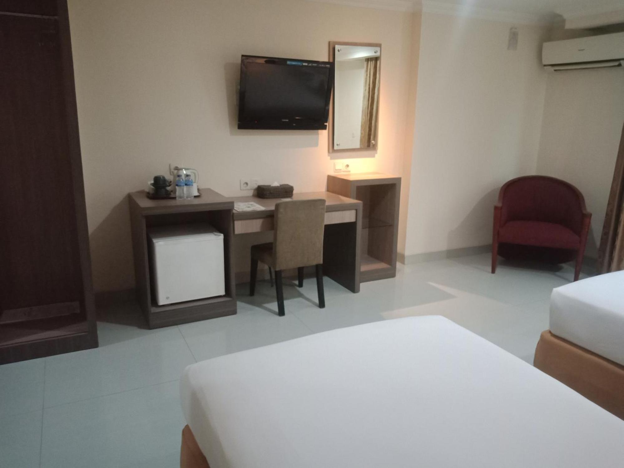 אמבון Manise Hotel מראה חיצוני תמונה
