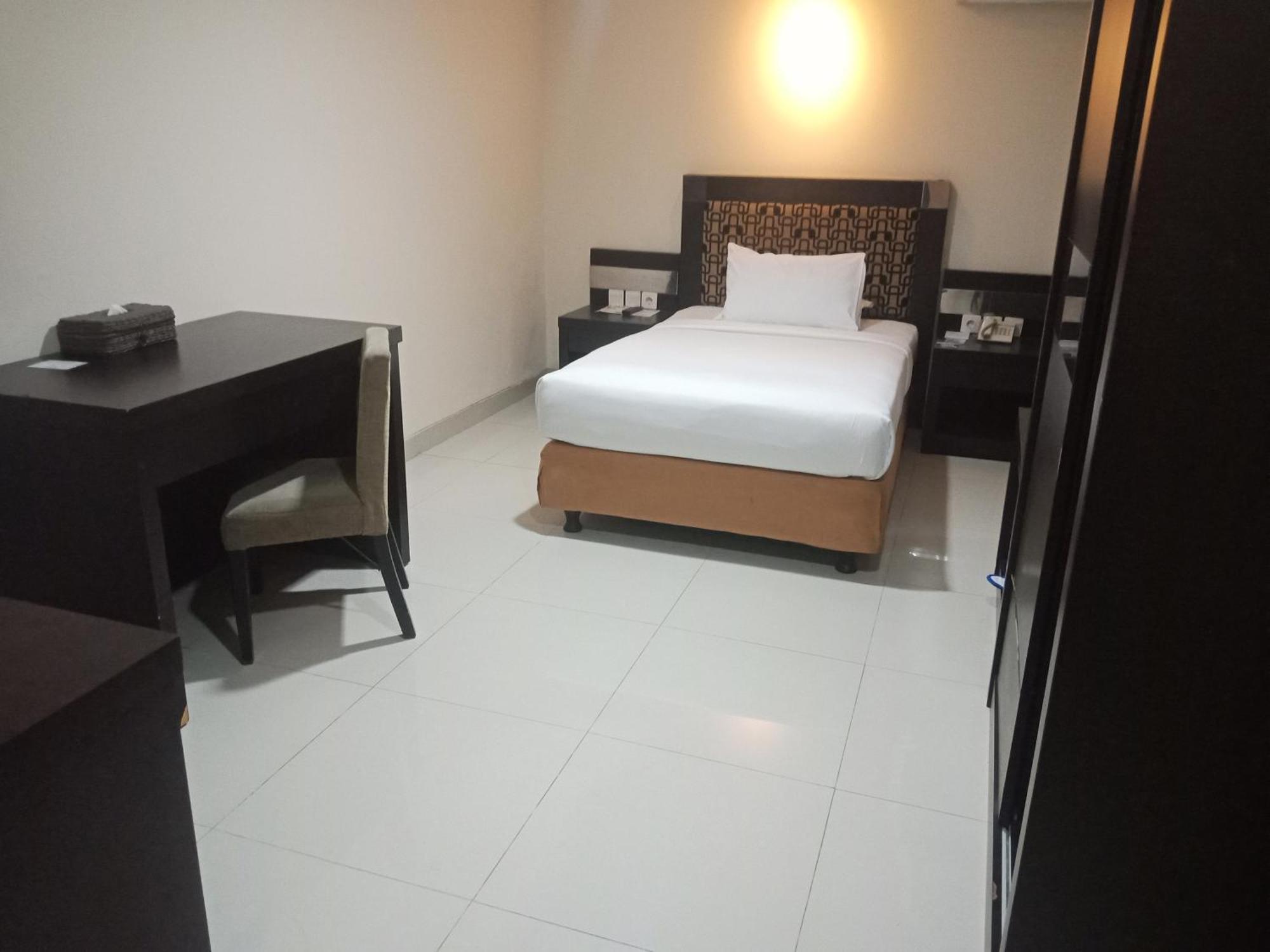 אמבון Manise Hotel מראה חיצוני תמונה