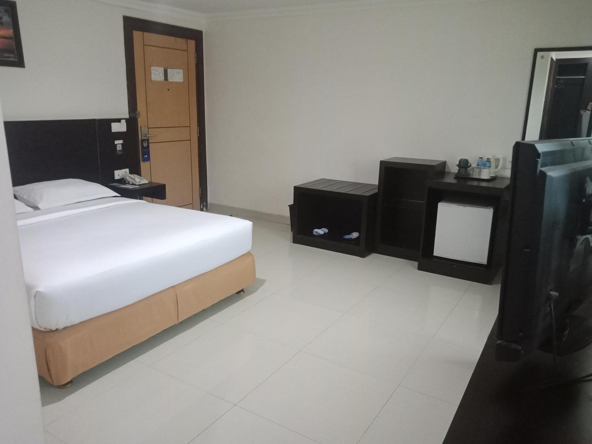 אמבון Manise Hotel מראה חיצוני תמונה