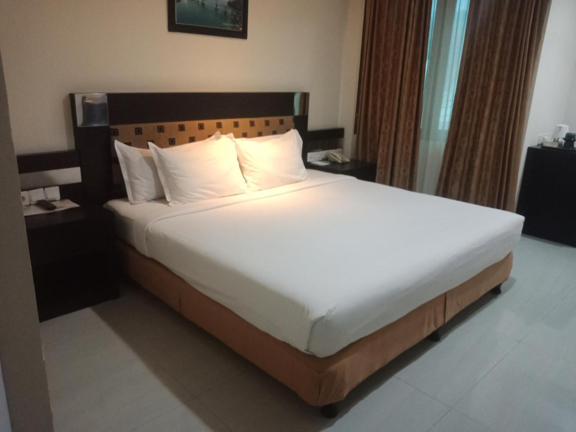 אמבון Manise Hotel מראה חיצוני תמונה