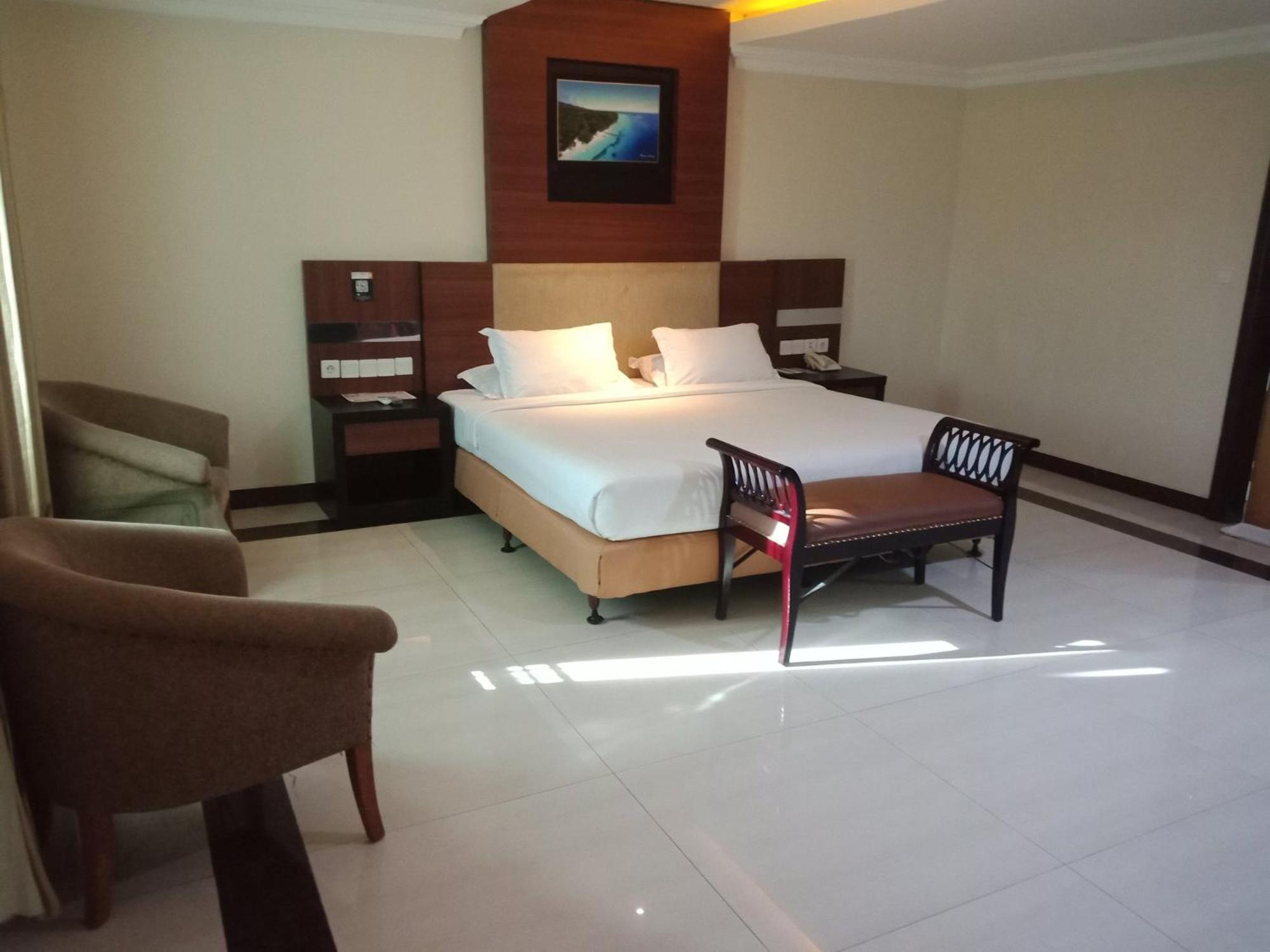 אמבון Manise Hotel מראה חיצוני תמונה