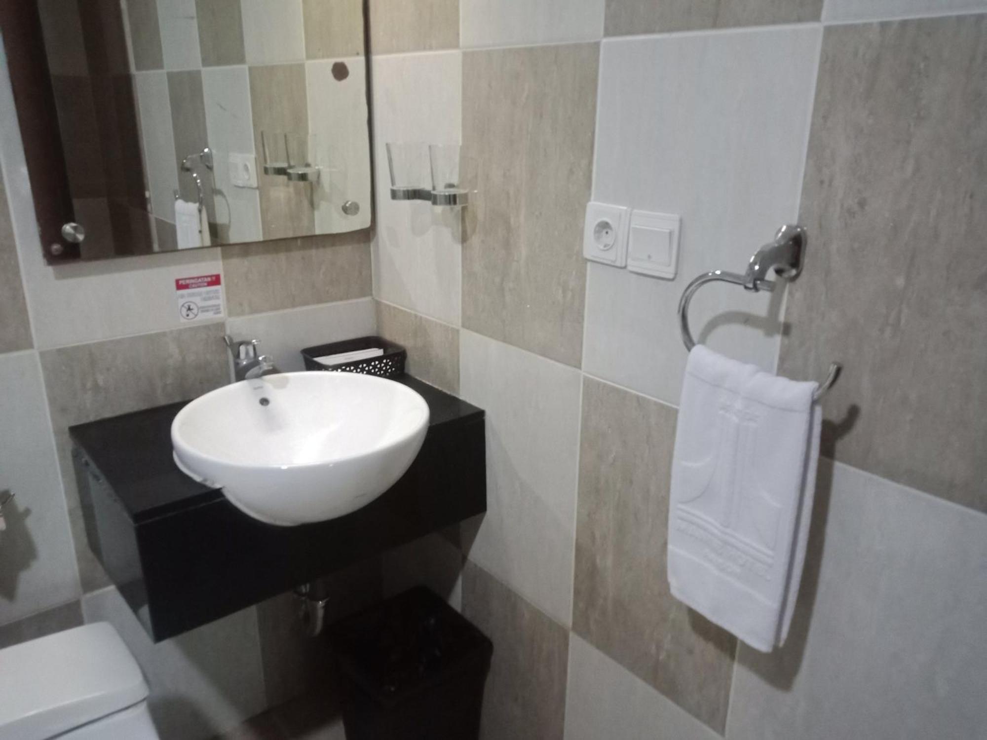 אמבון Manise Hotel מראה חיצוני תמונה