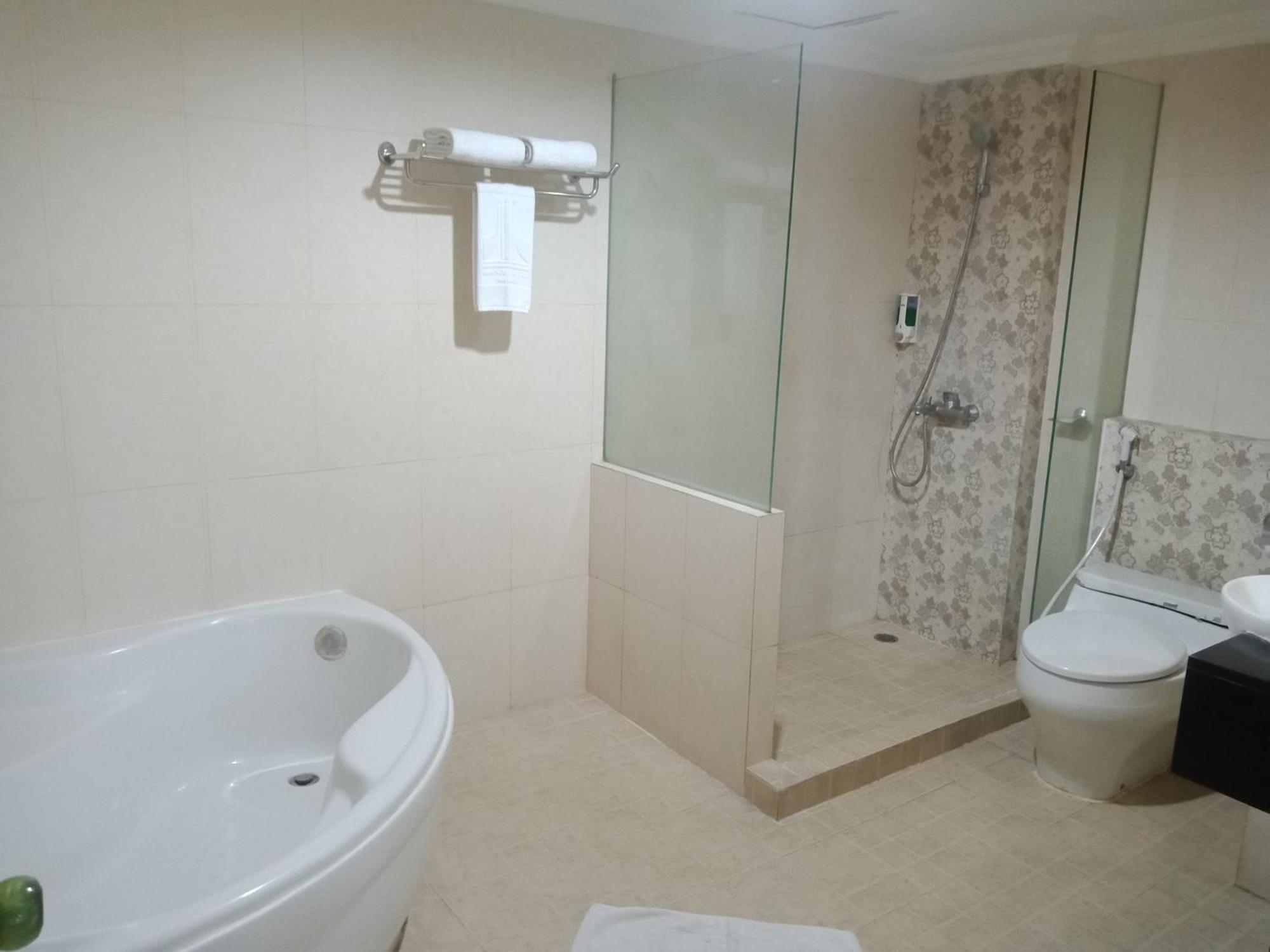 אמבון Manise Hotel מראה חיצוני תמונה