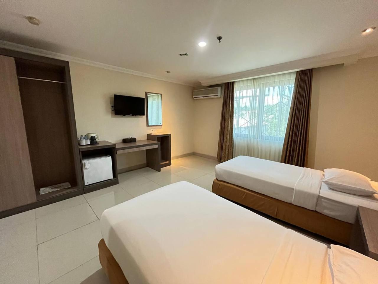 אמבון Manise Hotel מראה חיצוני תמונה