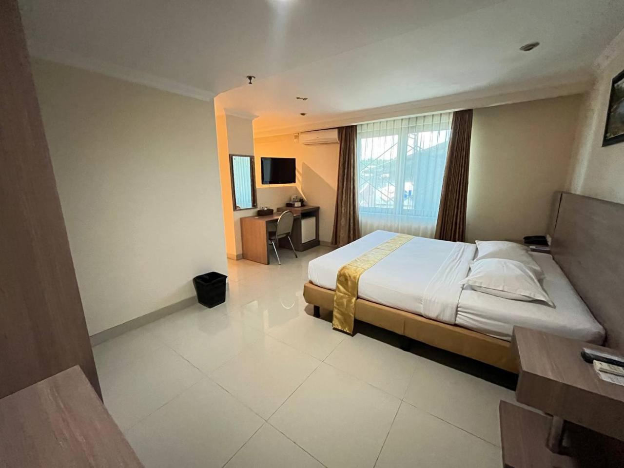 אמבון Manise Hotel מראה חיצוני תמונה