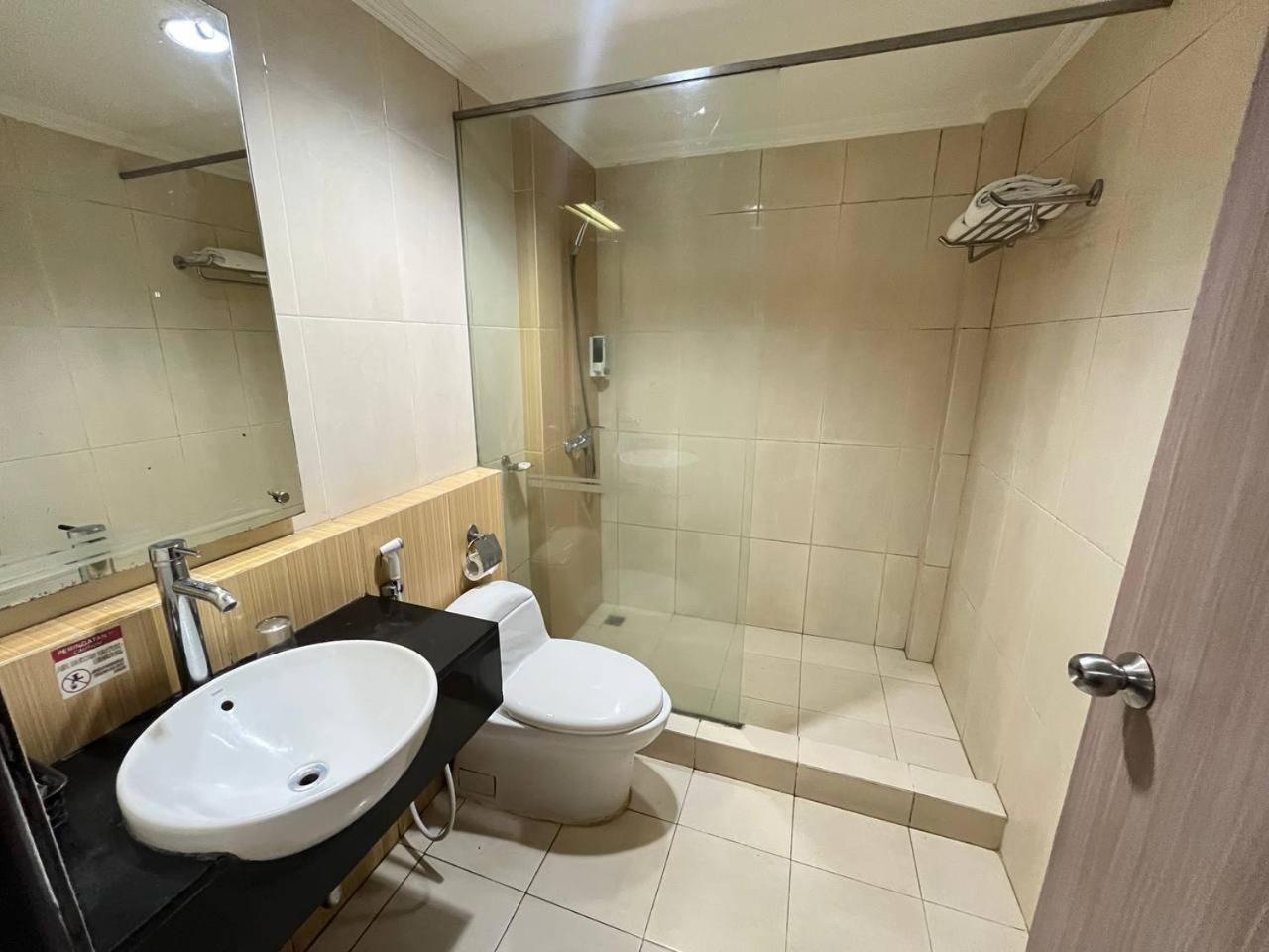 אמבון Manise Hotel מראה חיצוני תמונה