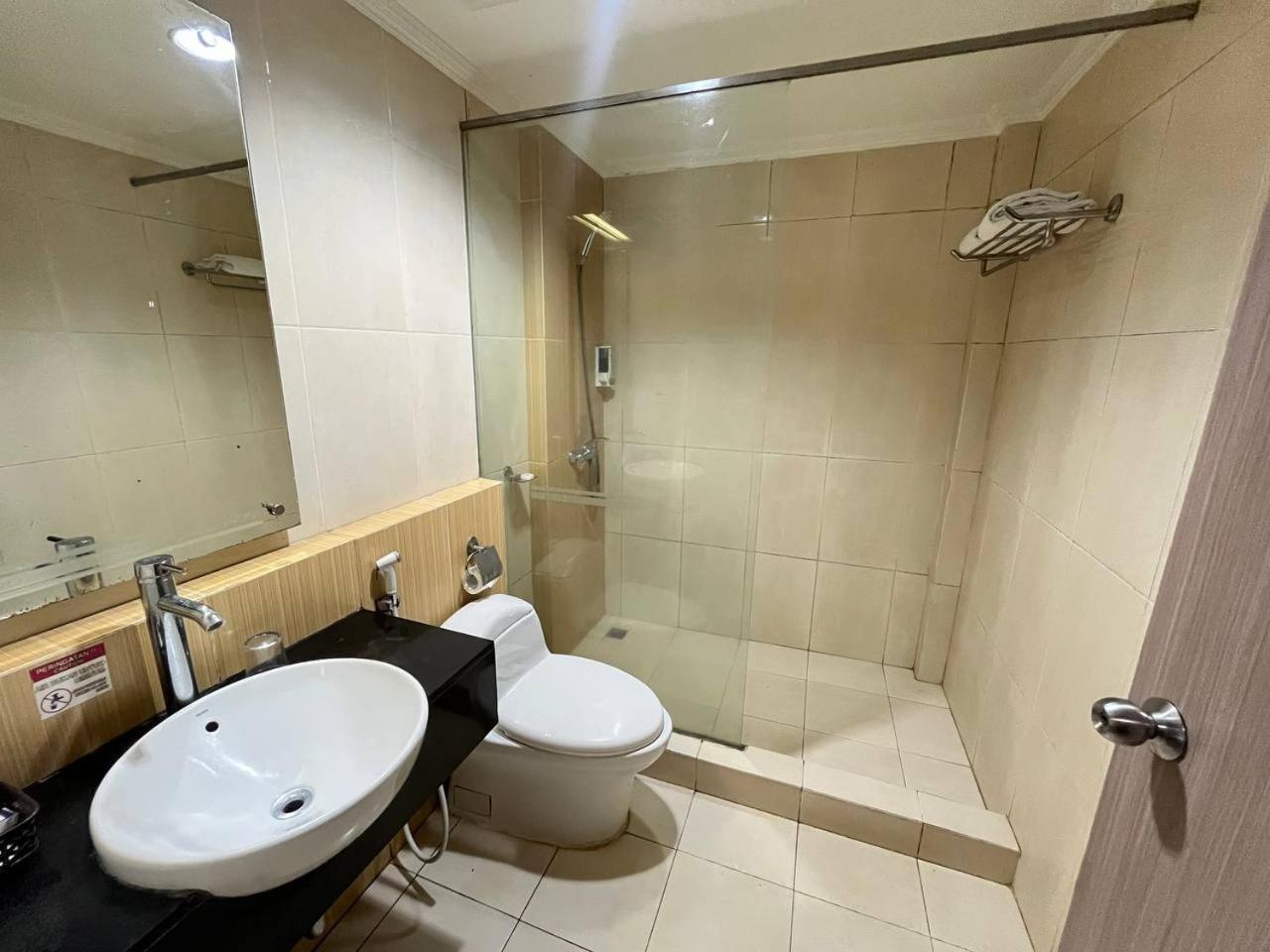 אמבון Manise Hotel מראה חיצוני תמונה