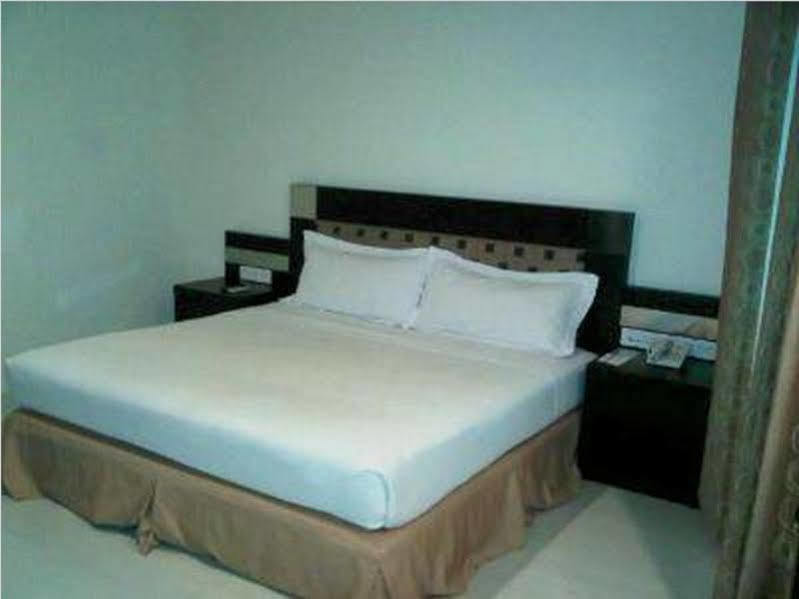 אמבון Manise Hotel מראה חיצוני תמונה